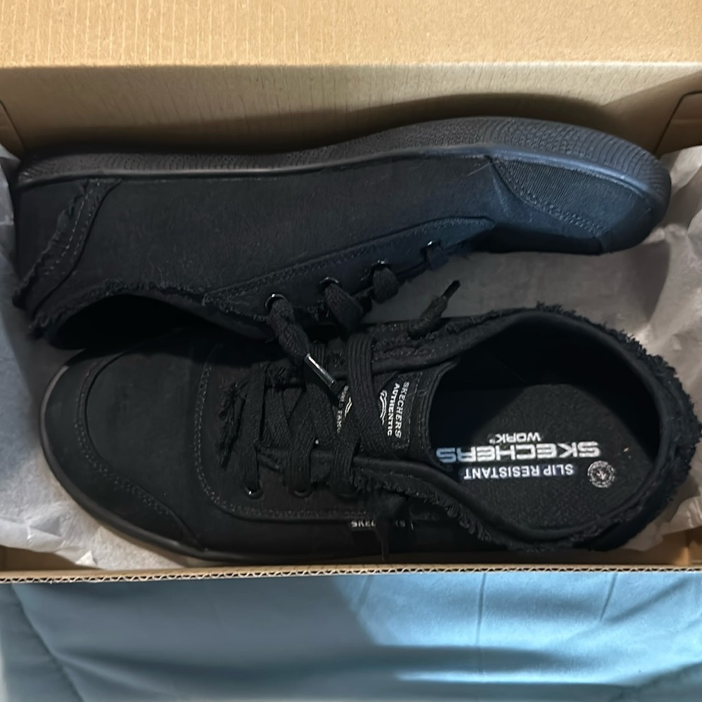 Skechers slip resistant work shoe